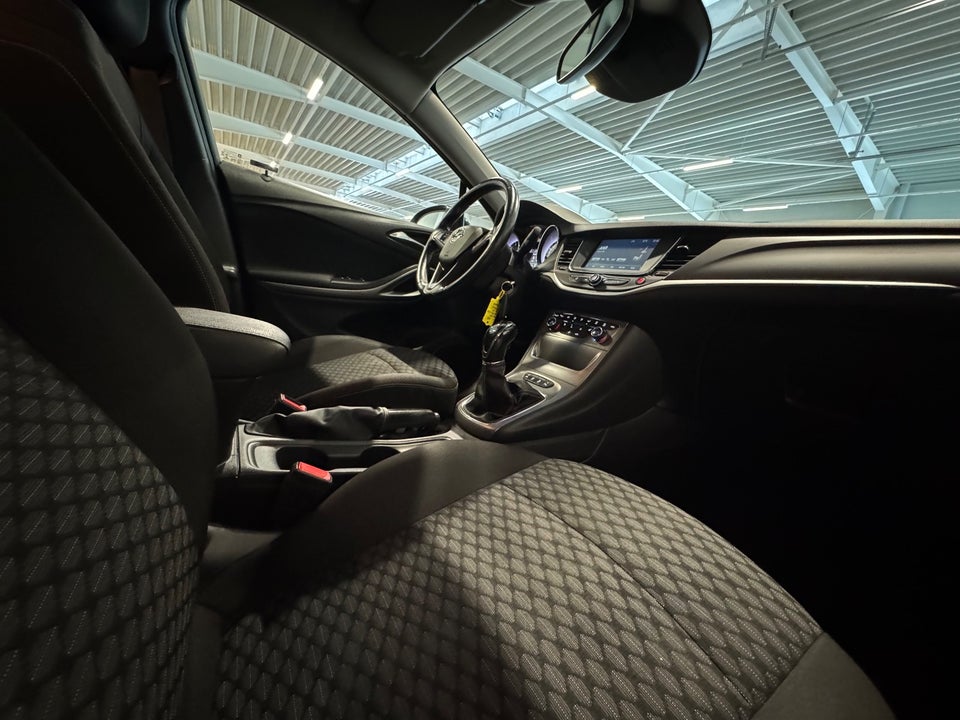 Opel Astra 1,4 T 125 Enjoy 5d