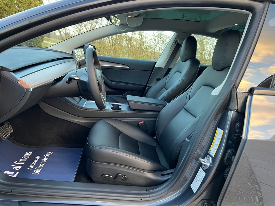 Tesla Model 3 Standard Range+ RWD 4d