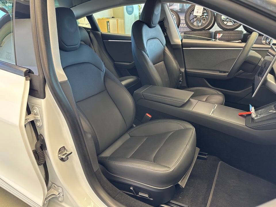 Tesla Model 3 RWD 4d