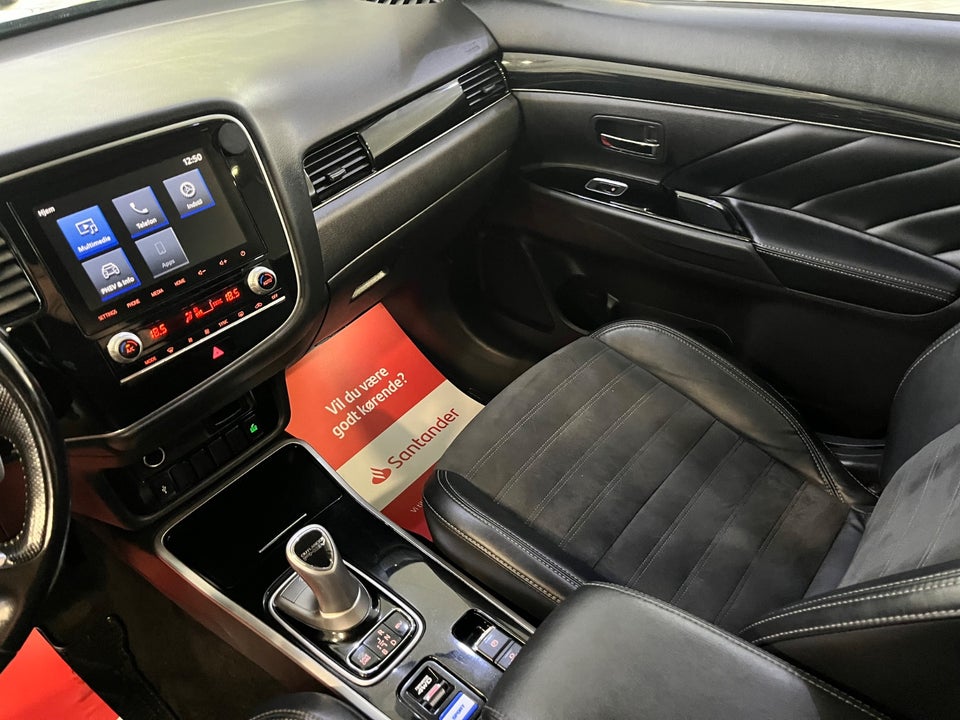 Mitsubishi Outlander 2,4 PHEV Invite CVT 4WD 5d