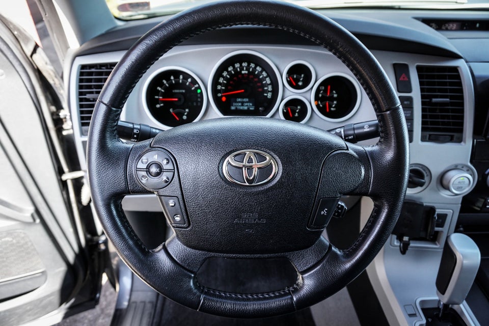 Toyota Tundra 5,7 V8 i-Force CrewMax TRD 4d