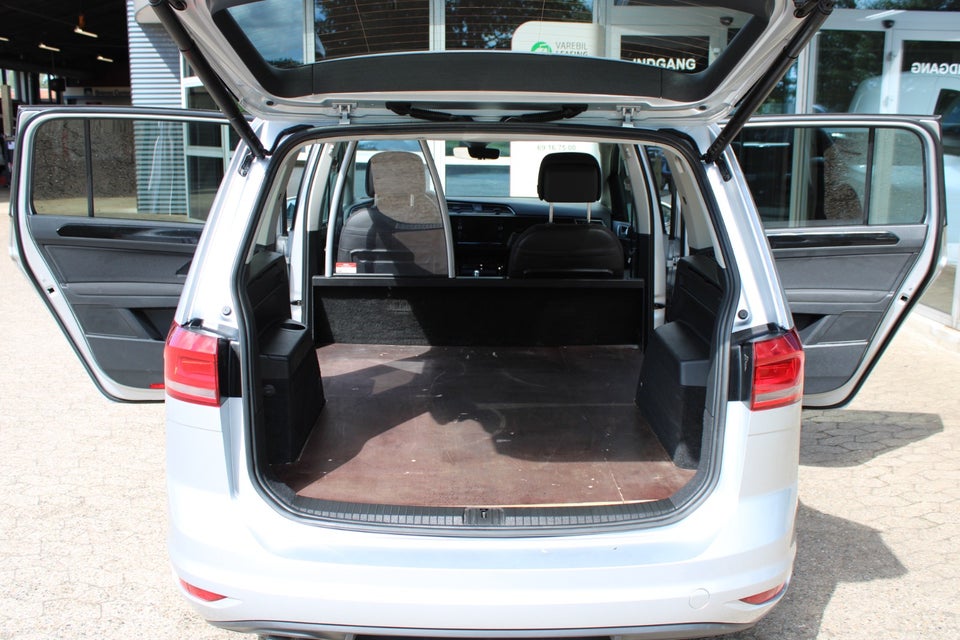 VW Touran 2,0 TDi 150 Comfortline DSG Van 5d