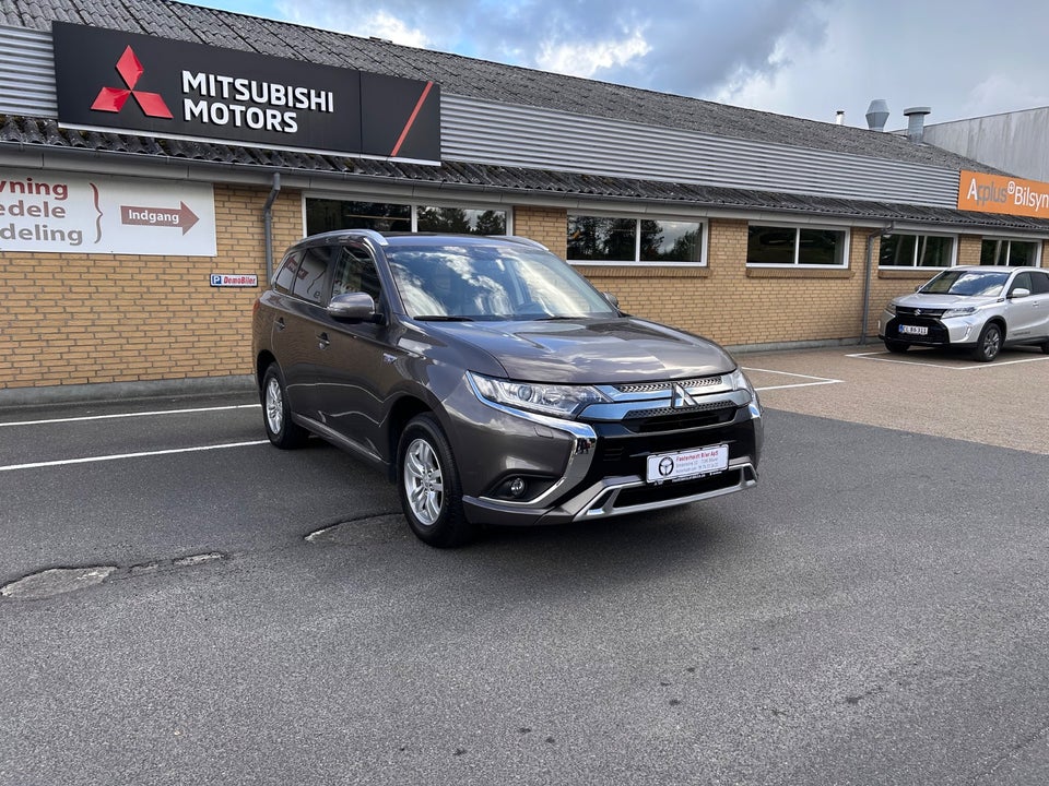 Mitsubishi Outlander 2,4 PHEV Inform+ CVT 4WD 5d