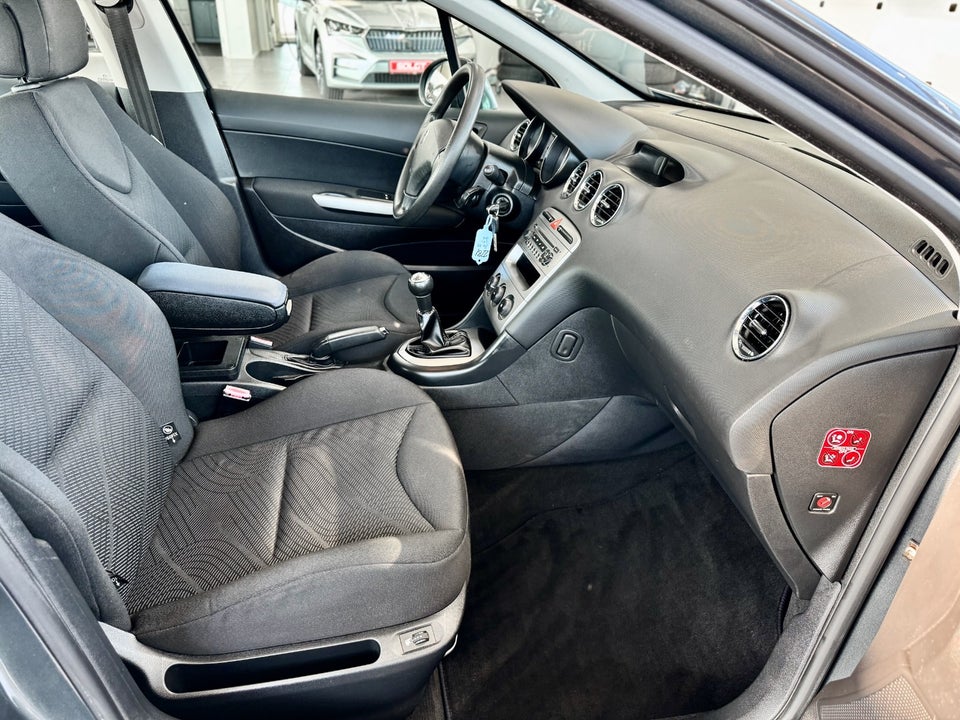 Peugeot 308 1,6 VTi Premium 5d