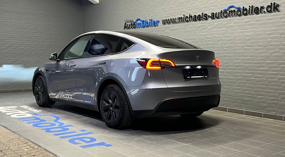 Tesla Model Y Long Range AWD 5d