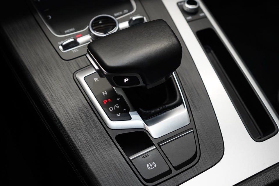 Audi Q5 55 TFSi e Sport quattro S-tr. 5d