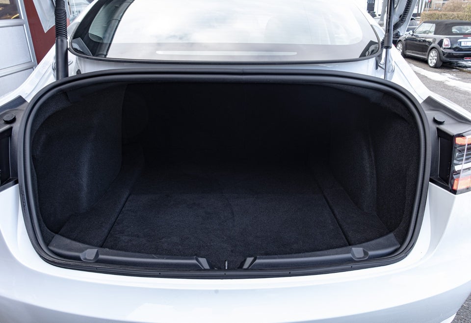 Tesla Model 3 RWD 4d