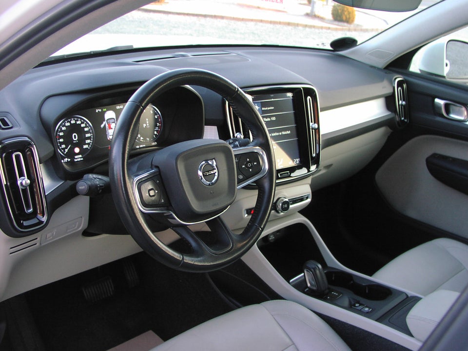 Volvo XC40 2,0 T4 190 Momentum aut. 5d