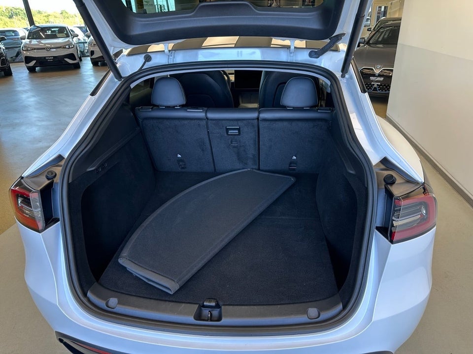 Tesla Model Y Long Range AWD 5d