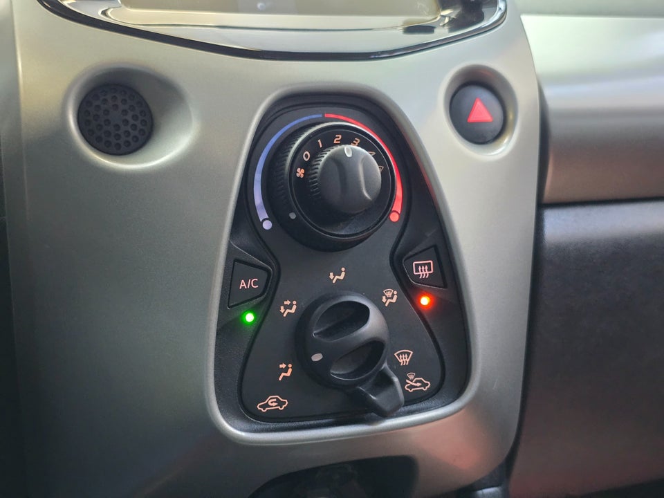 Toyota Aygo 1,0 VVT-i x-play 5d