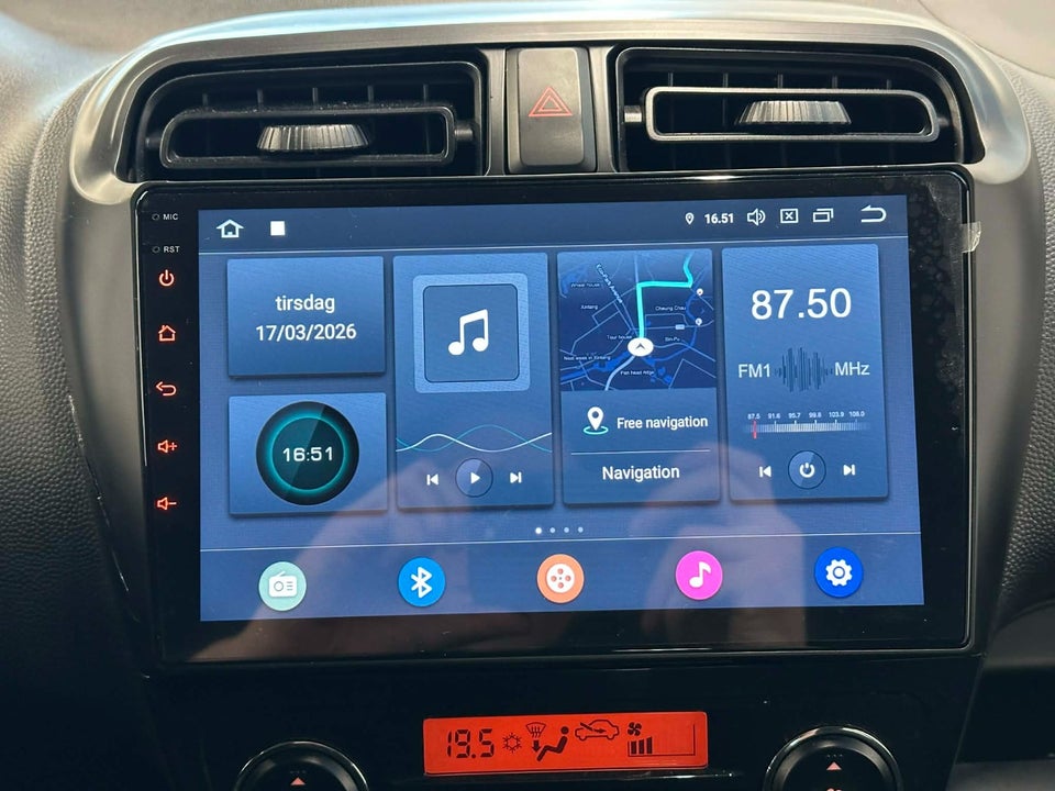 Mitsubishi Space Star 1,2 Black & White CVT 5d