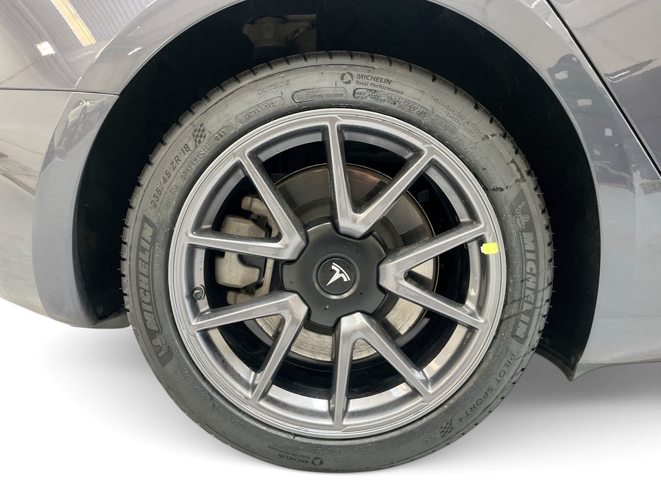 Tesla Model 3 RWD 4d