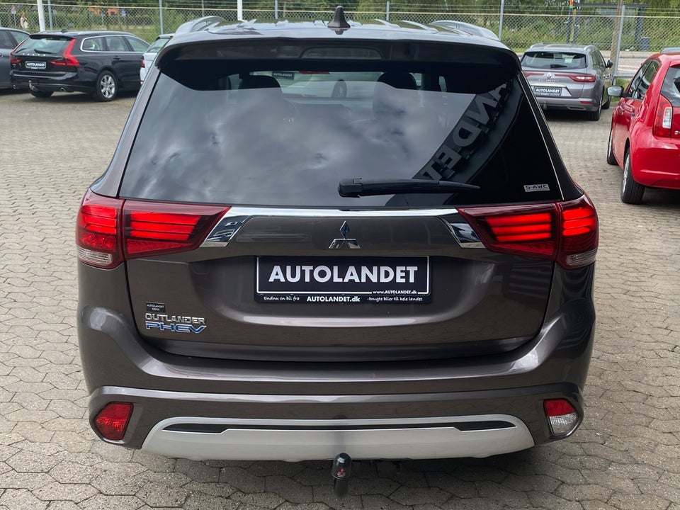 Mitsubishi Outlander 2,4 PHEV Invite+ CVT 4WD 5d