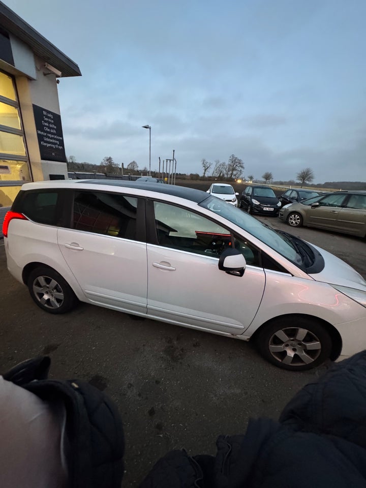 Peugeot 5008 1,6 HDi 110 Premium aut. 7prs 5d