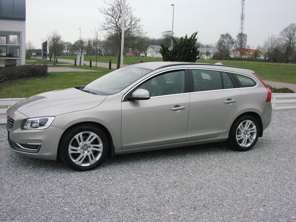 Volvo V60 2,0 D3 136 Momentum 5d