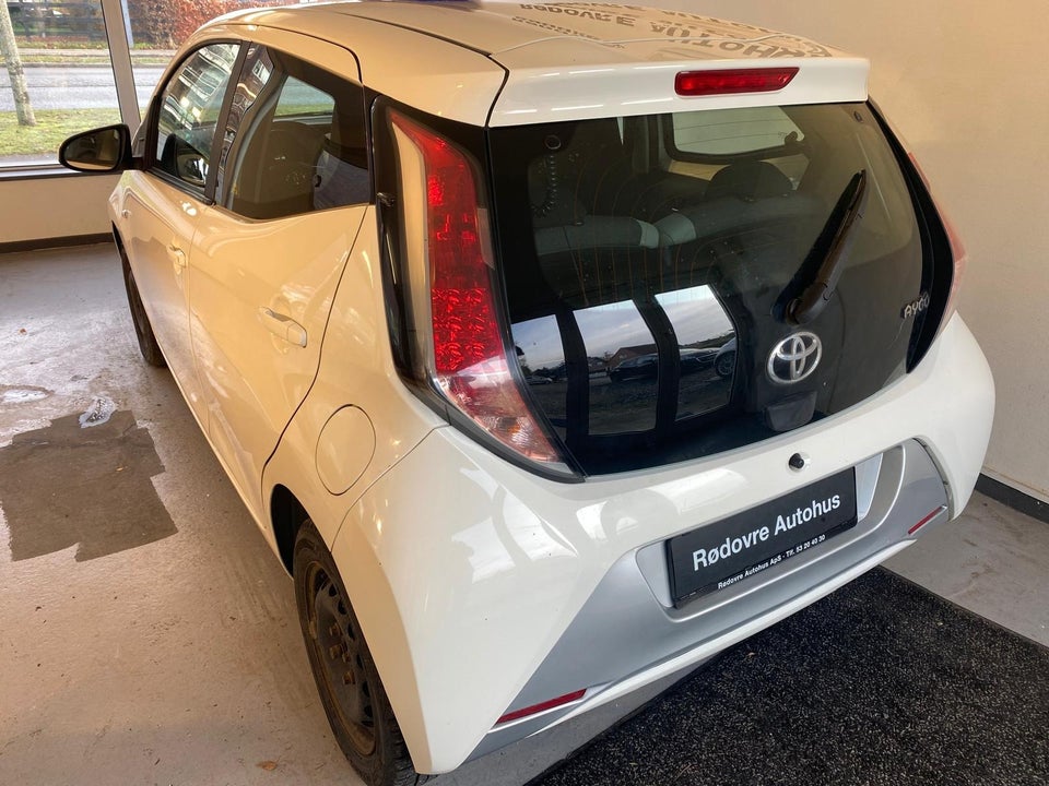 Toyota Aygo 1,0 VVT-i x-play 5d