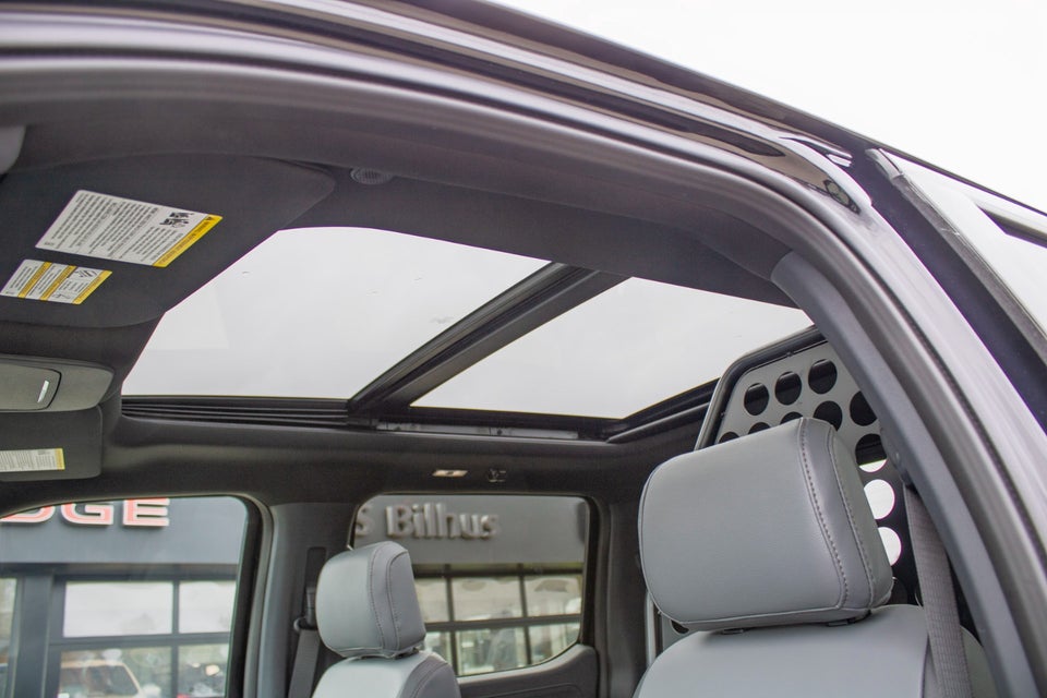 Ford F-150 131 Lightning Lariat Extended Range 4d