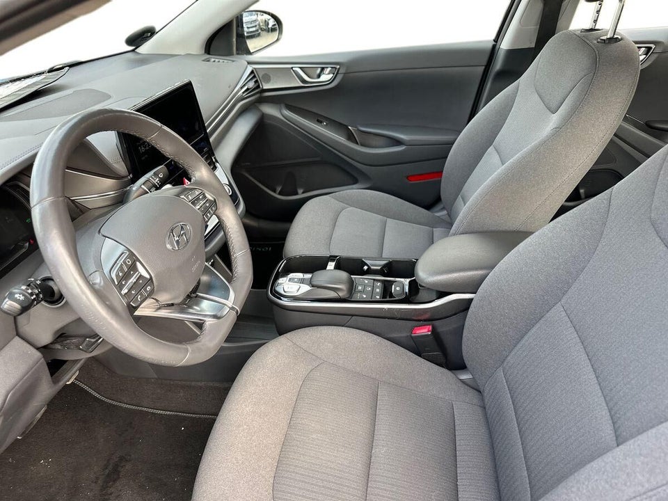 Hyundai Ioniq 40 EV Premium 5d