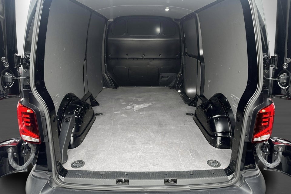 VW Transporter 2,0 TDi 110 Kassevogn lang