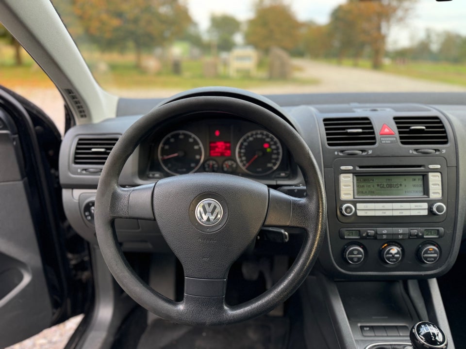 VW Jetta 1,6 Trendline 4d