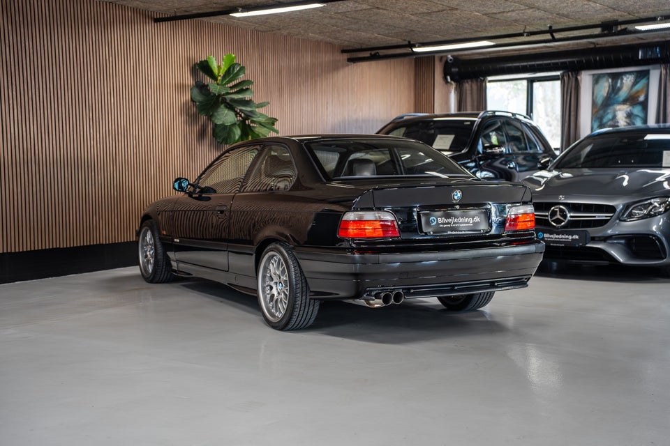 BMW 323i 2,5 Coupé 2d