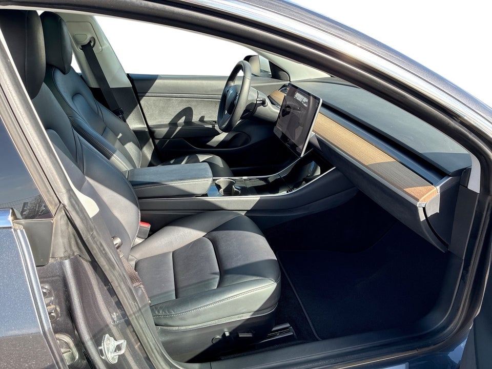 Tesla Model 3 Standard Range+ RWD 4d