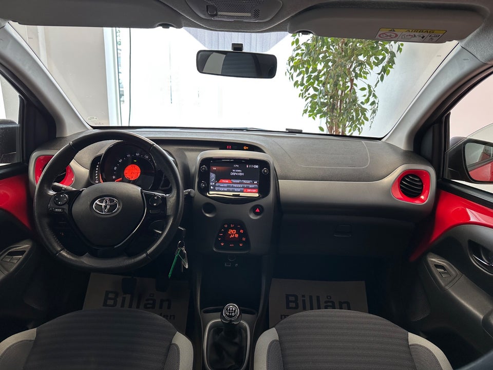 Toyota Aygo 1,0 VVT-i x-play 5d