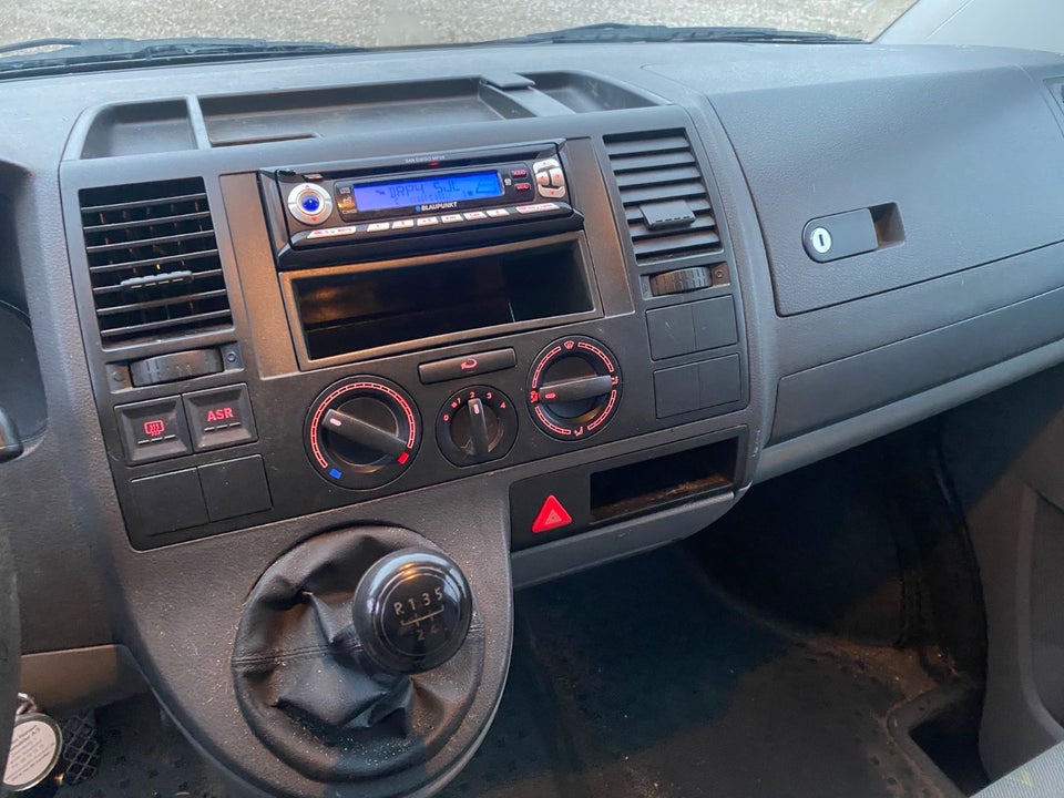 VW Transporter 1,9 TDi 104 Kassevogn kort 4d