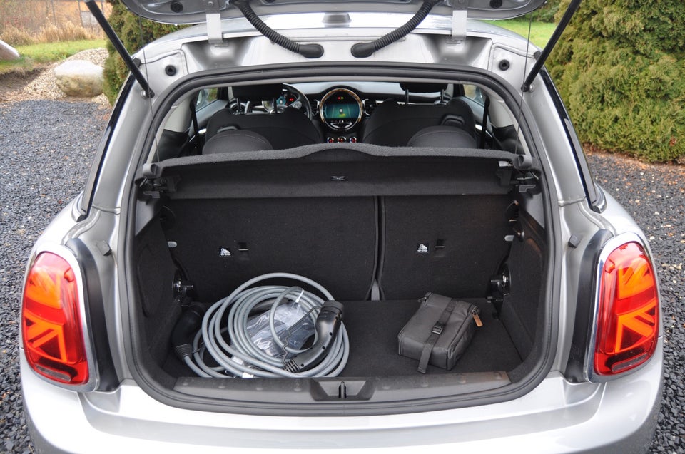 MINI Cooper SE Essential 3d