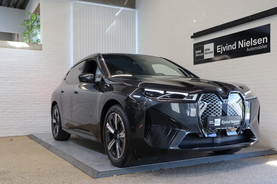 BMW iX xDrive40 Fully Charged 5d