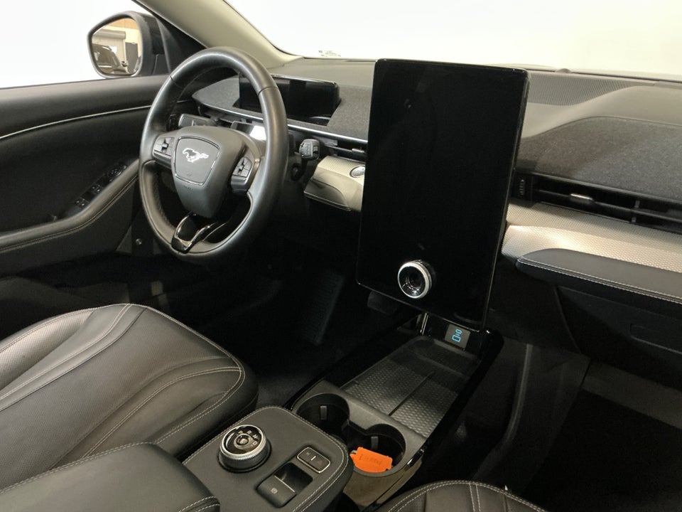 Ford Mustang Mach-E 68 Standard Range 5d