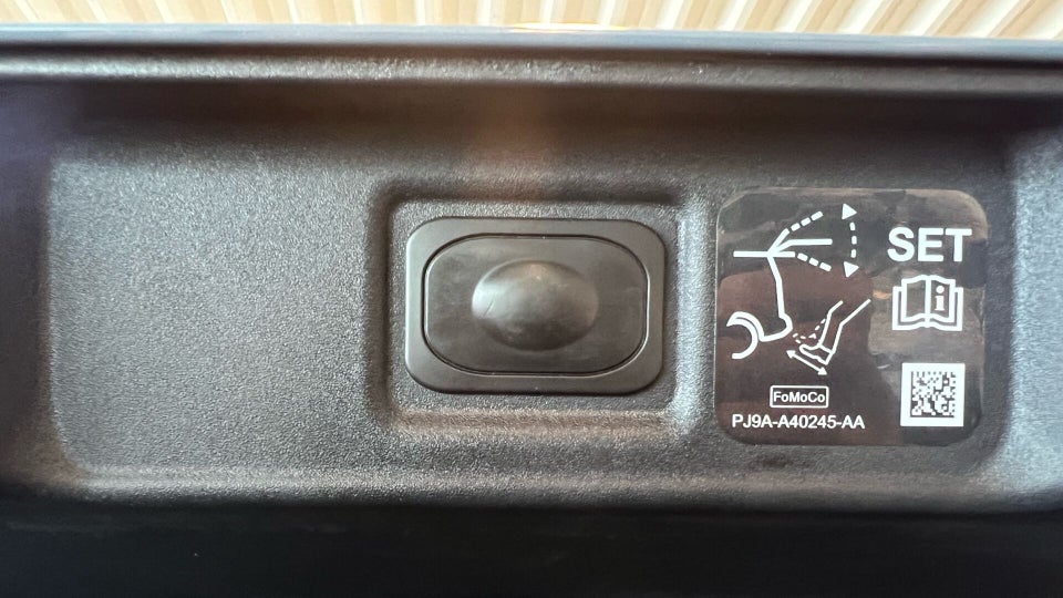 Ford Mustang Mach-E 73 Premium Standard Range AWD 5d