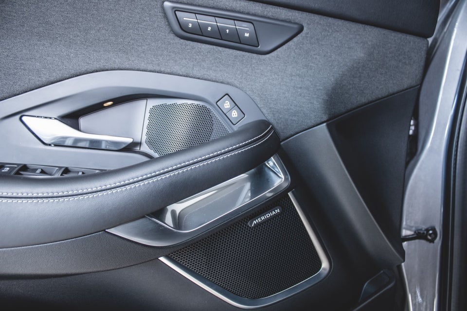 Jaguar E-Pace 1,5 P300e R-Dynamic SE aut. 5d