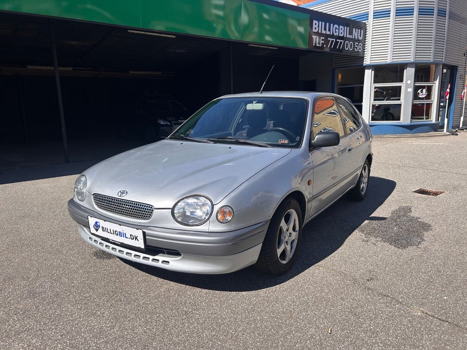 Toyota Corolla 1,3 Terra aut. 3d
