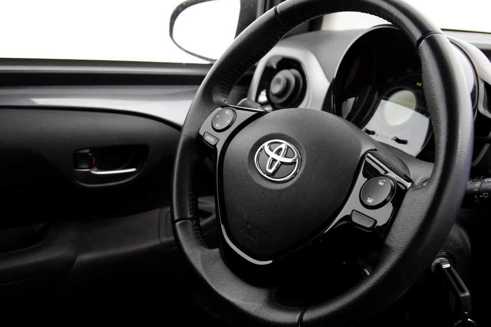 Toyota Aygo 1,0 VVT-i x-clusiv 5d