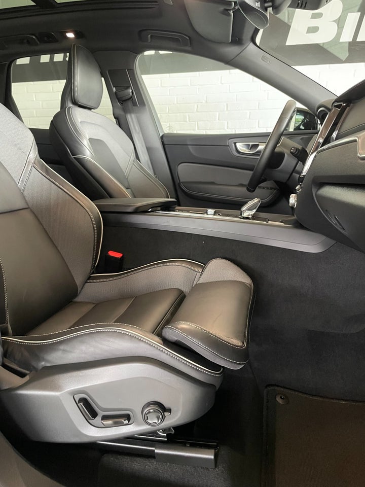 Volvo XC60 2,0 T6 ReCharge Black Edition aut. AWD 5d