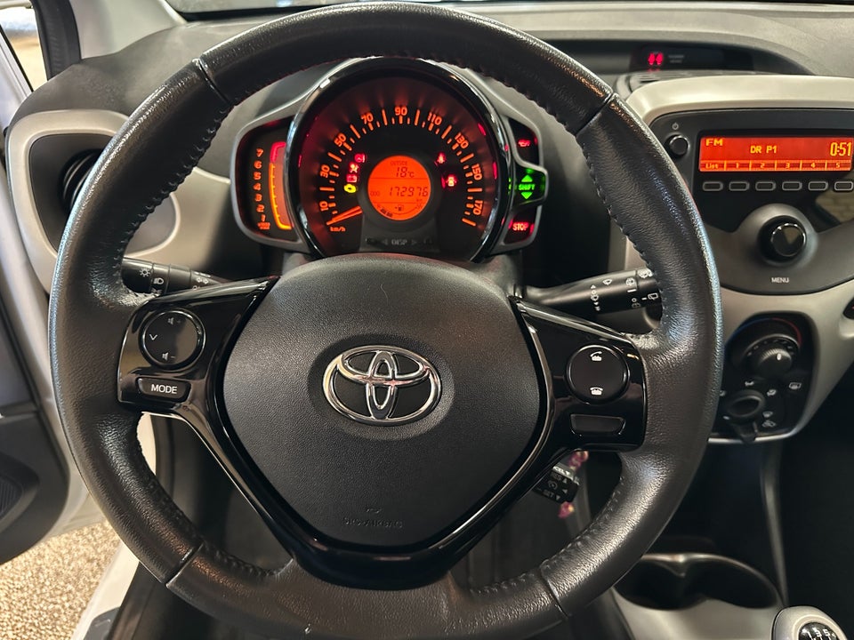 Toyota Aygo 1,0 VVT-i x-play 5d