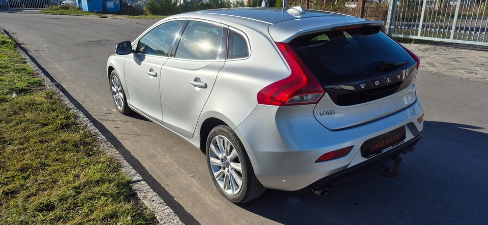 Volvo V40 2,0 D4 190 Momentum 5d