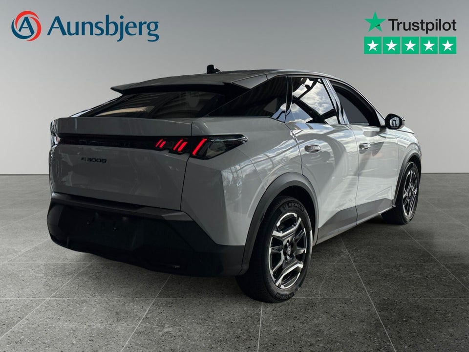 Peugeot e-3008 77 GT Pack 5d