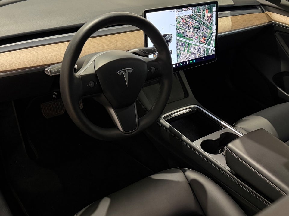 Tesla Model 3 RWD 4d