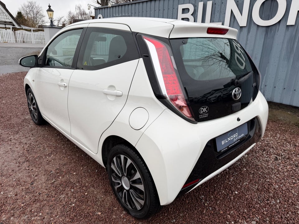 Toyota Aygo 1,0 VVT-i x-touch 5d
