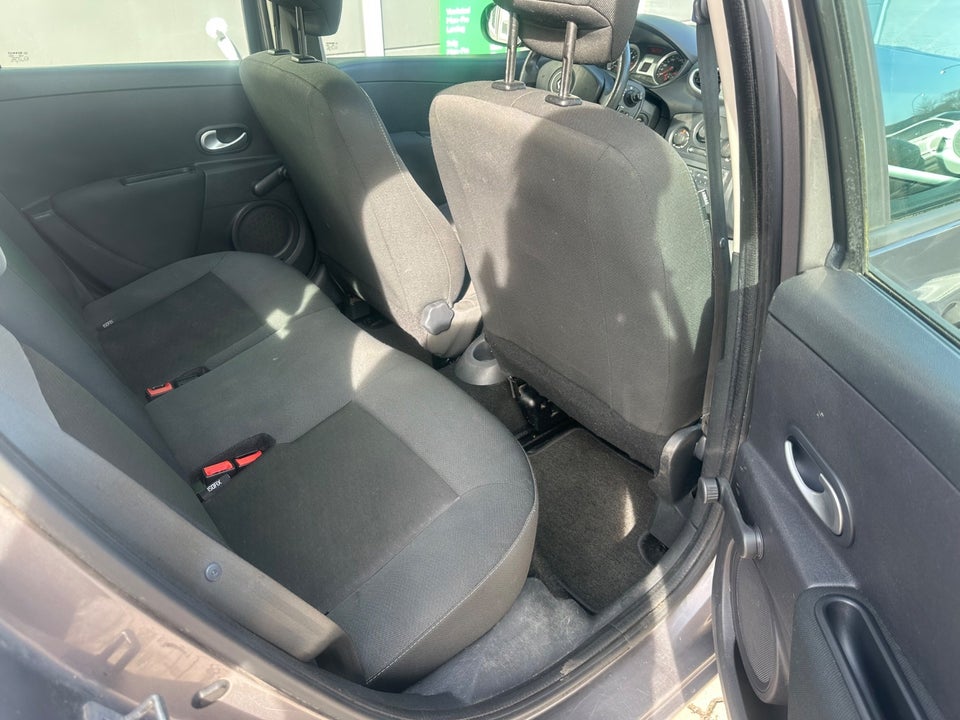 Renault Clio III 1,2 16V Authentique Sport Tourer 5d