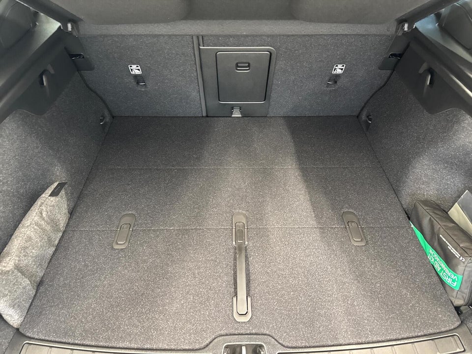 Volvo EC40 Extended Range Black Edition 5d