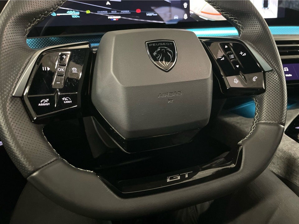 Peugeot e-3008 77 GT Pack 5d