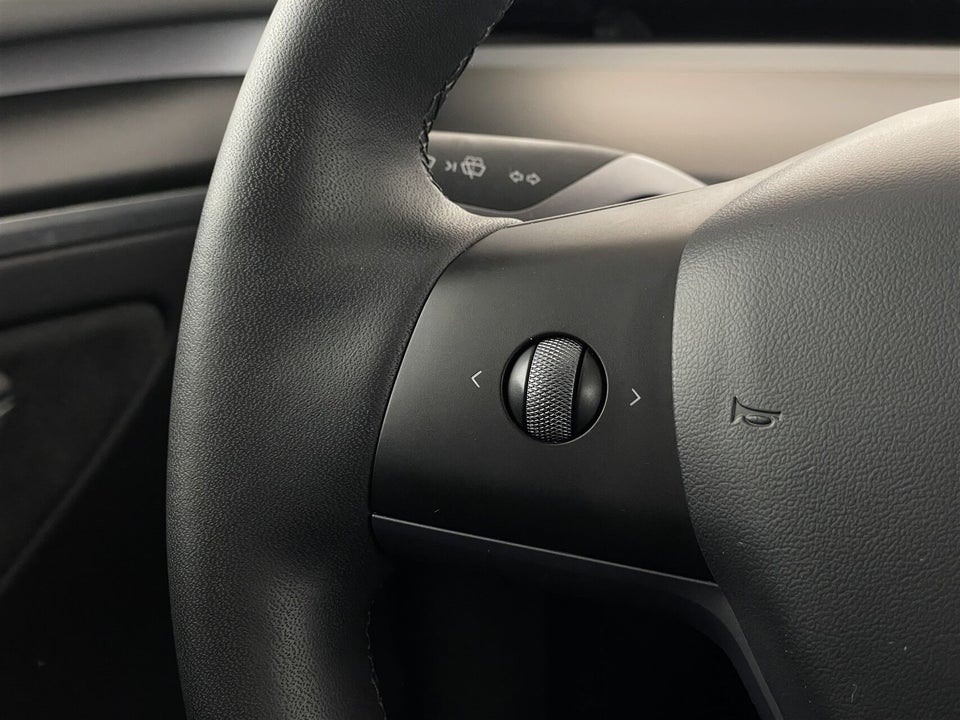 Tesla Model Y Long Range AWD 5d