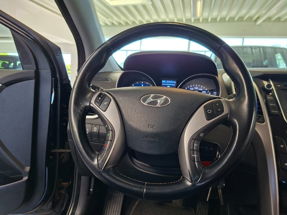 Hyundai i30 1,6 CRDi 110 Comfort CW Eco 5d