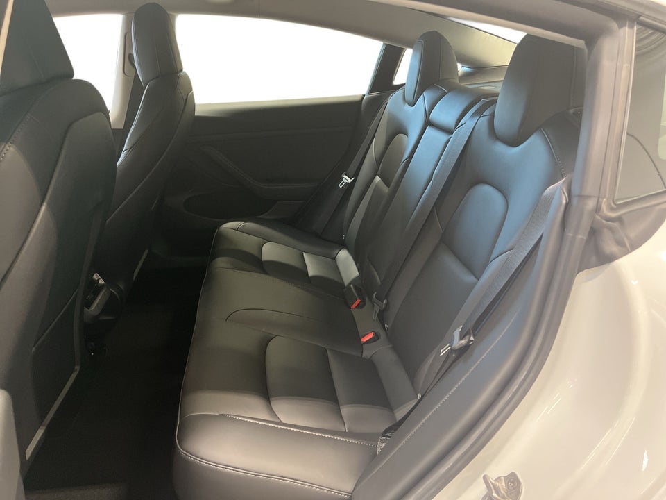 Tesla Model 3 RWD 4d