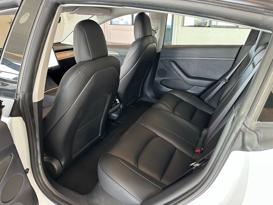 Tesla Model 3 Standard Range+ RWD 4d