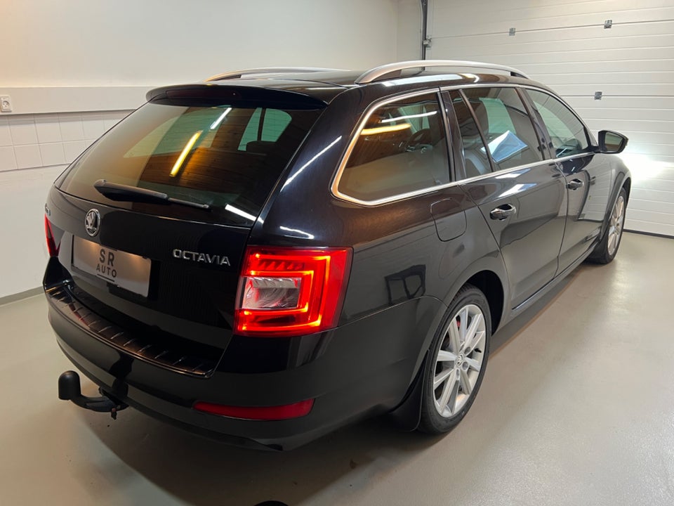 Skoda Octavia 2,0 TDi 150 Elegance Combi DSG 5d