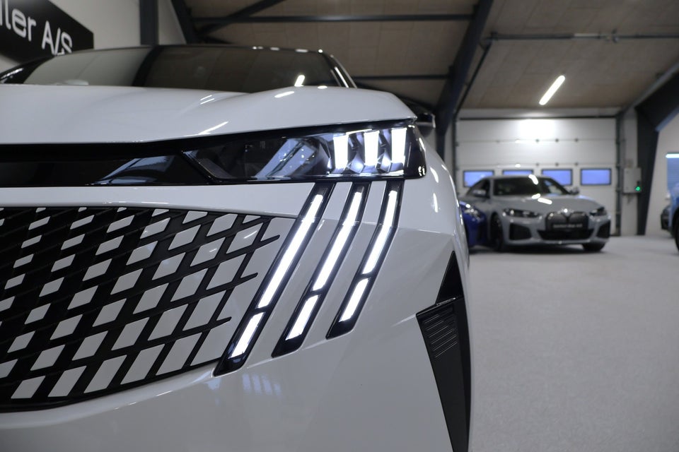 Peugeot e-3008 77 GT 5d